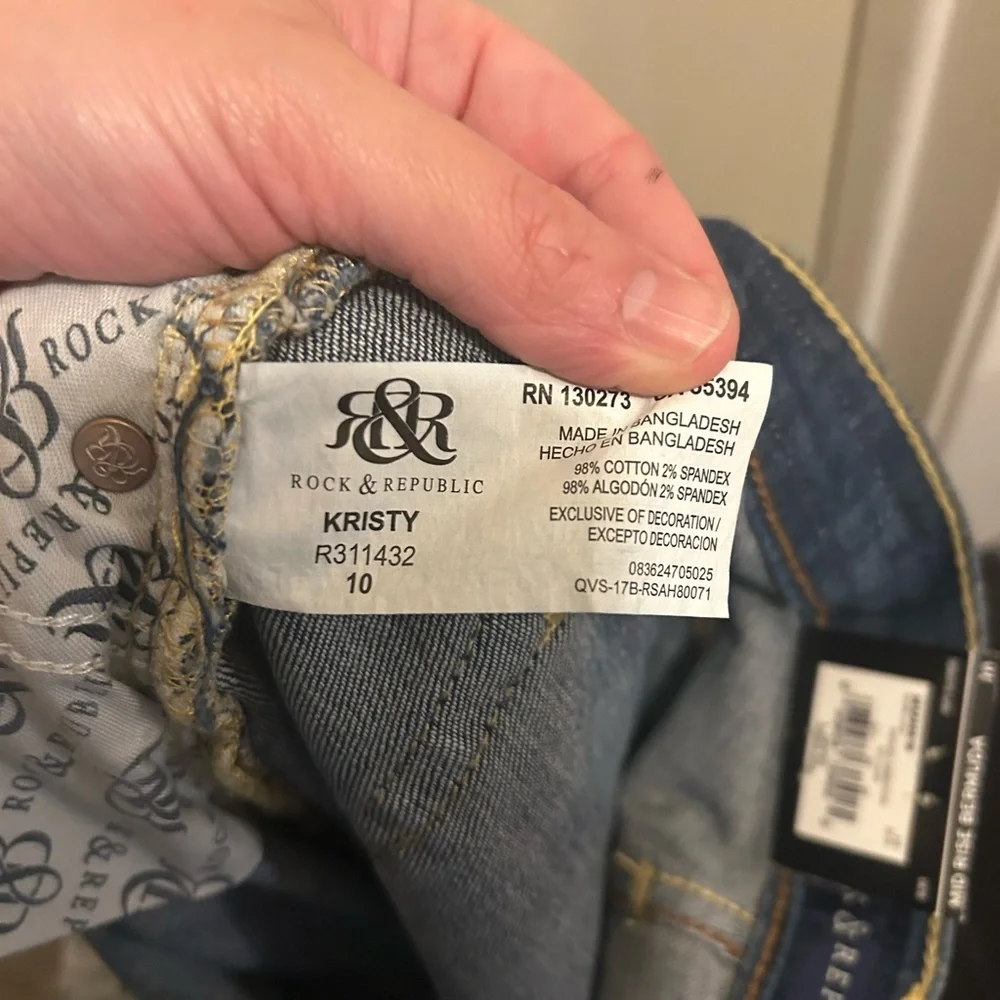 Rock & Republic Mid Rise Bermuda Denim Shorts - size 10 - Picture 15 of 16